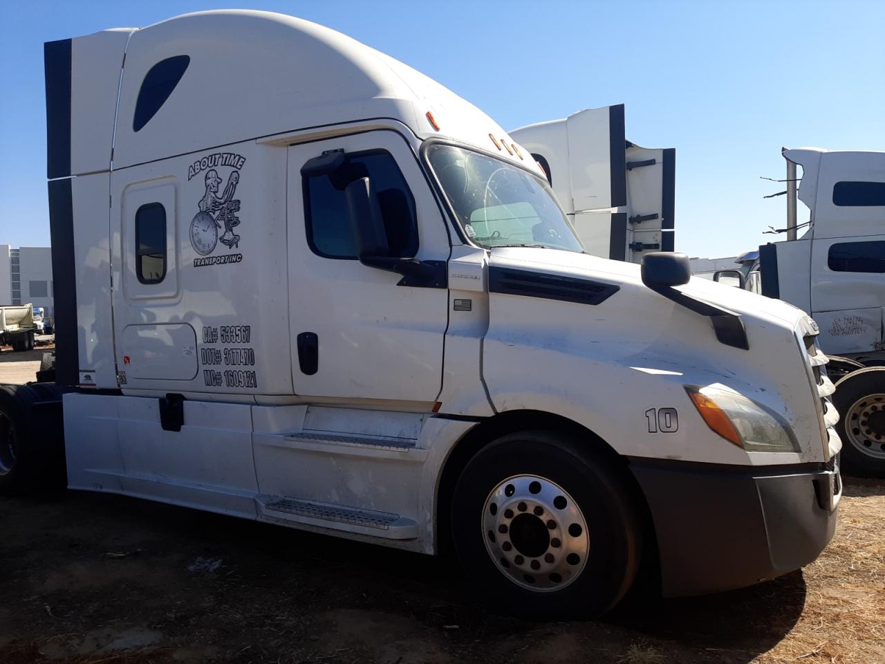 Lot #2969465766 2018 FREIGHTLINER CASCADIA 1