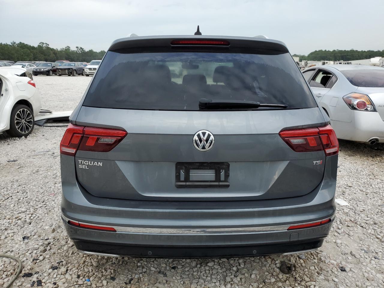 3VV3B7AXXJM214392 2018 Volkswagen Tiguan Se