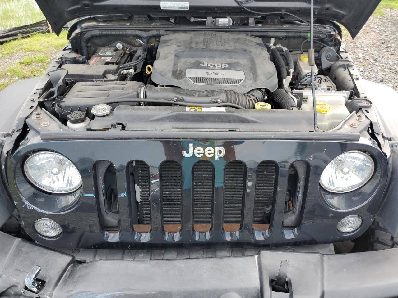 1C4BJWDG9FL758152 2015 Jeep Wrangler Unlimited Sport