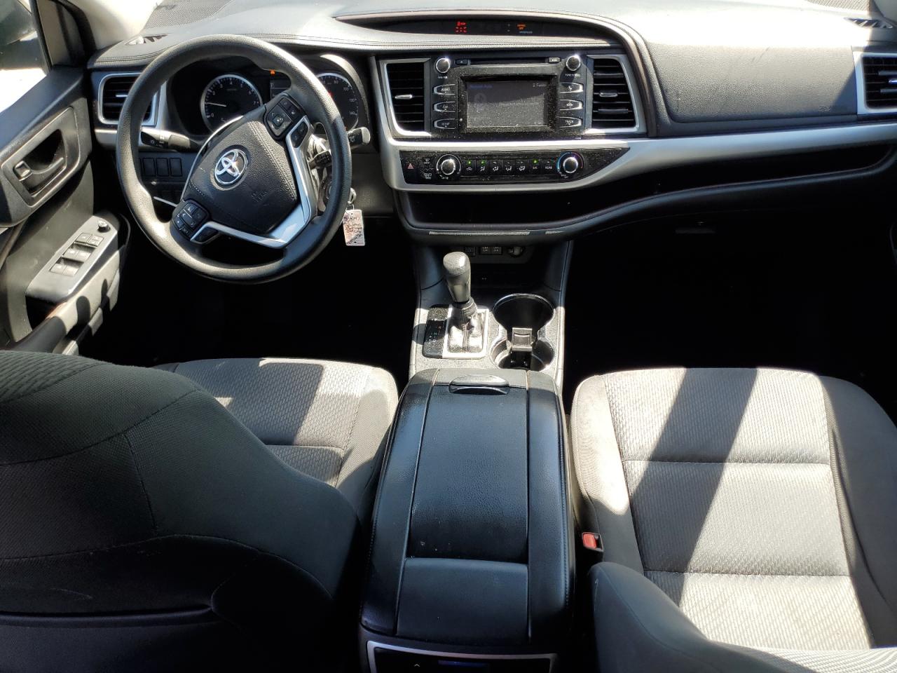 5TDZARFH5HS028777 2017 Toyota Highlander Le