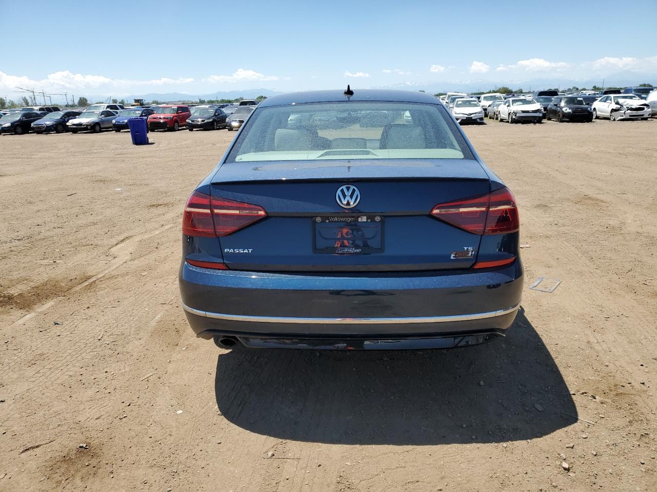 1VWAA7A34JC015715 2018 Volkswagen Passat S