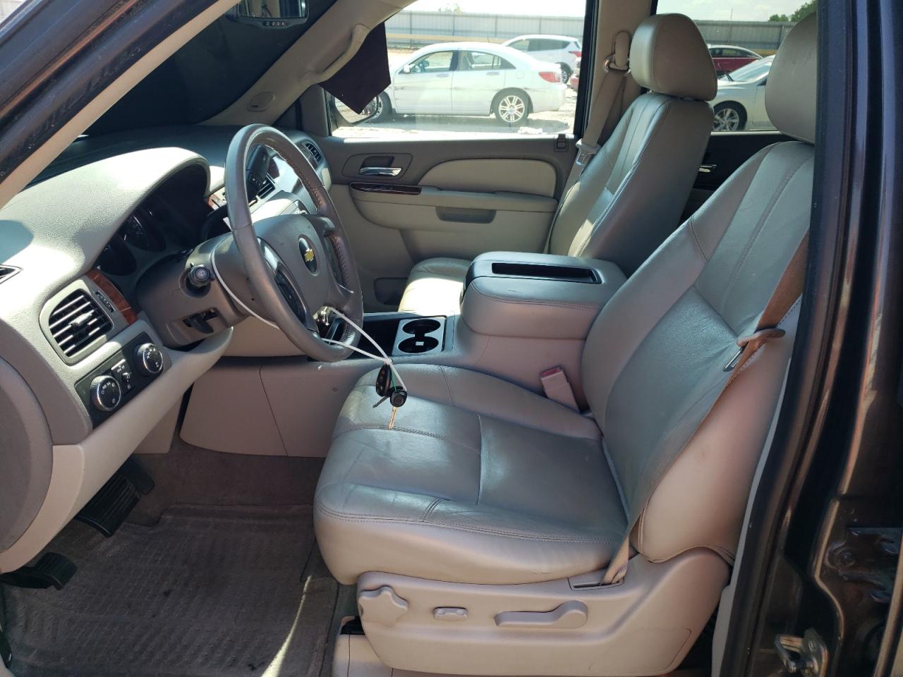 1GNSKBE0XBR168774 2011 Chevrolet Tahoe K1500 Lt