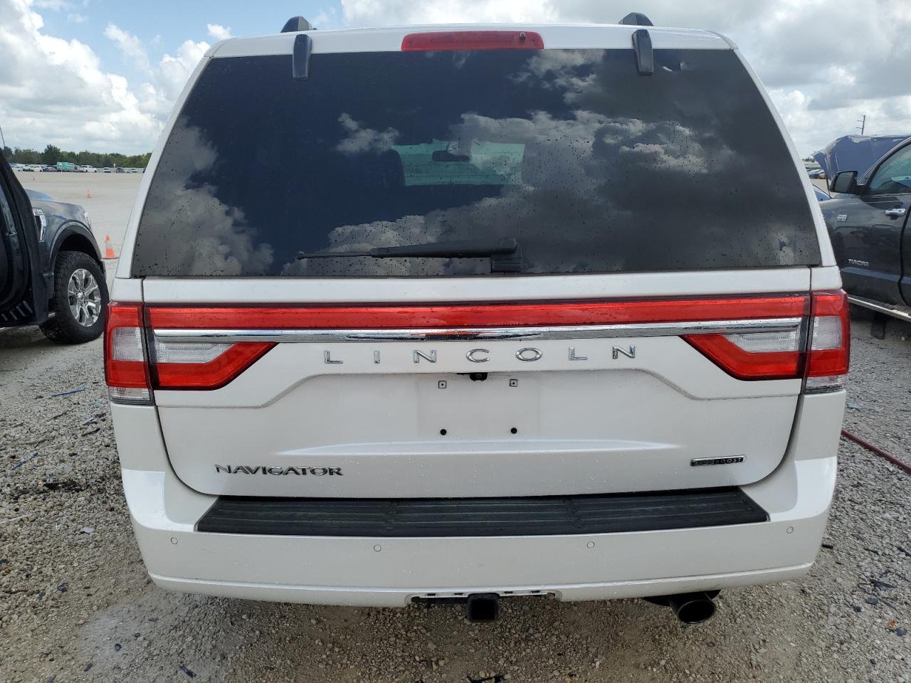 5LMJJ2JT6GEL11069 2016 Lincoln Navigator Select