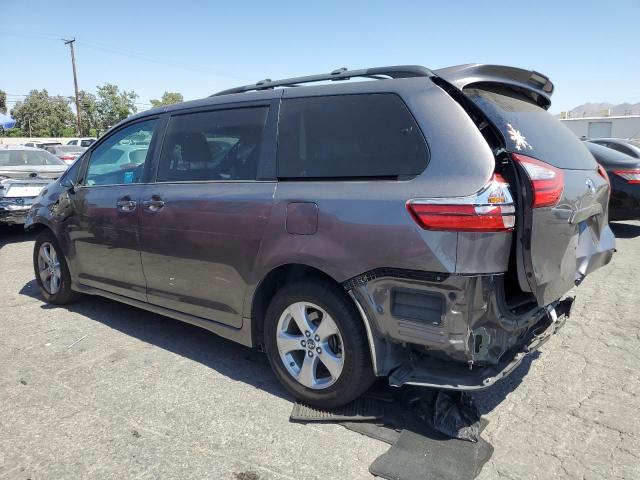 TOYOTA SIENNA LE 2018 gray  gas 5TDKZ3DC2JS933935 photo #3