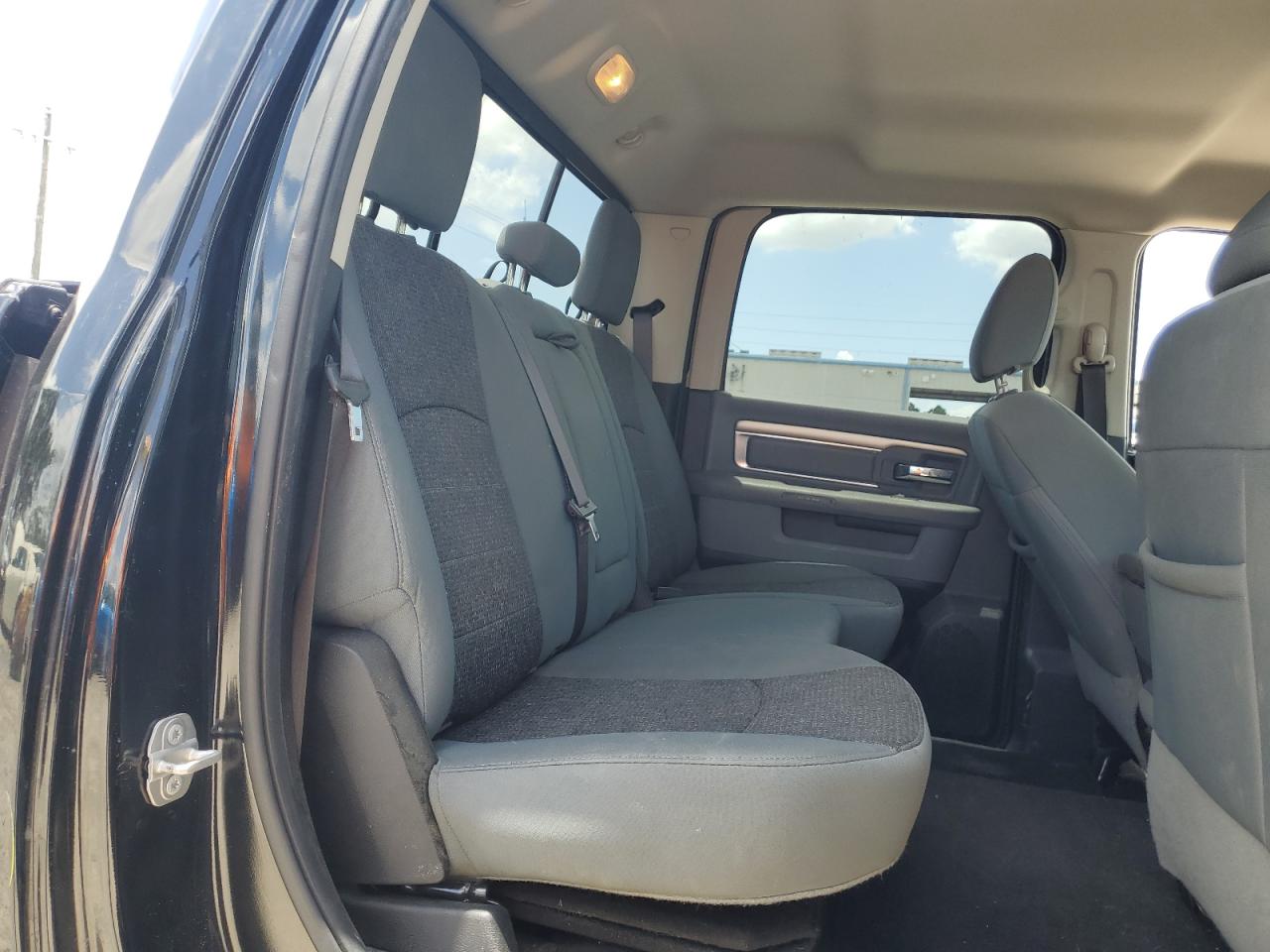 1C6RR6TT1KS721965 2019 Ram 1500 Classic Slt