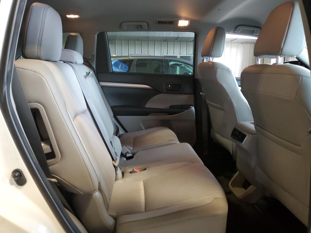 5TDBKRFH1FS141072 2015 Toyota Highlander Le