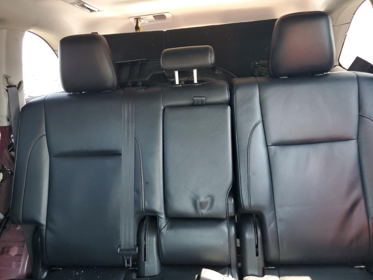 5TDJZRFH1JS858295 2018 Toyota Highlander Se