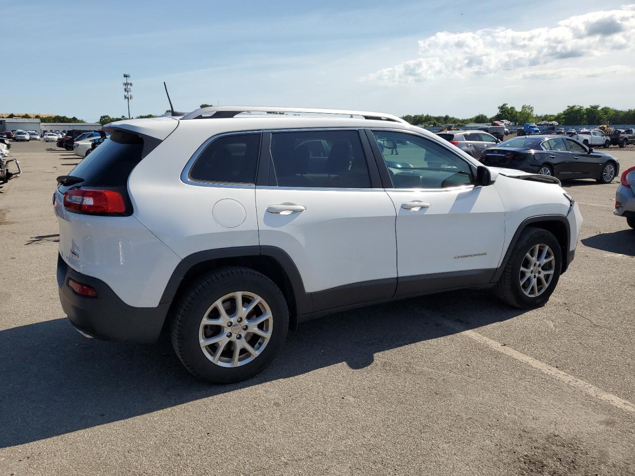 1C4PJMCS5HW651469 2017 Jeep Cherokee Latitude