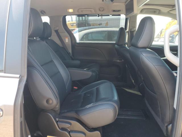 2018 TOYOTA SIENNA SE 5TDXZ3DC3JS912761