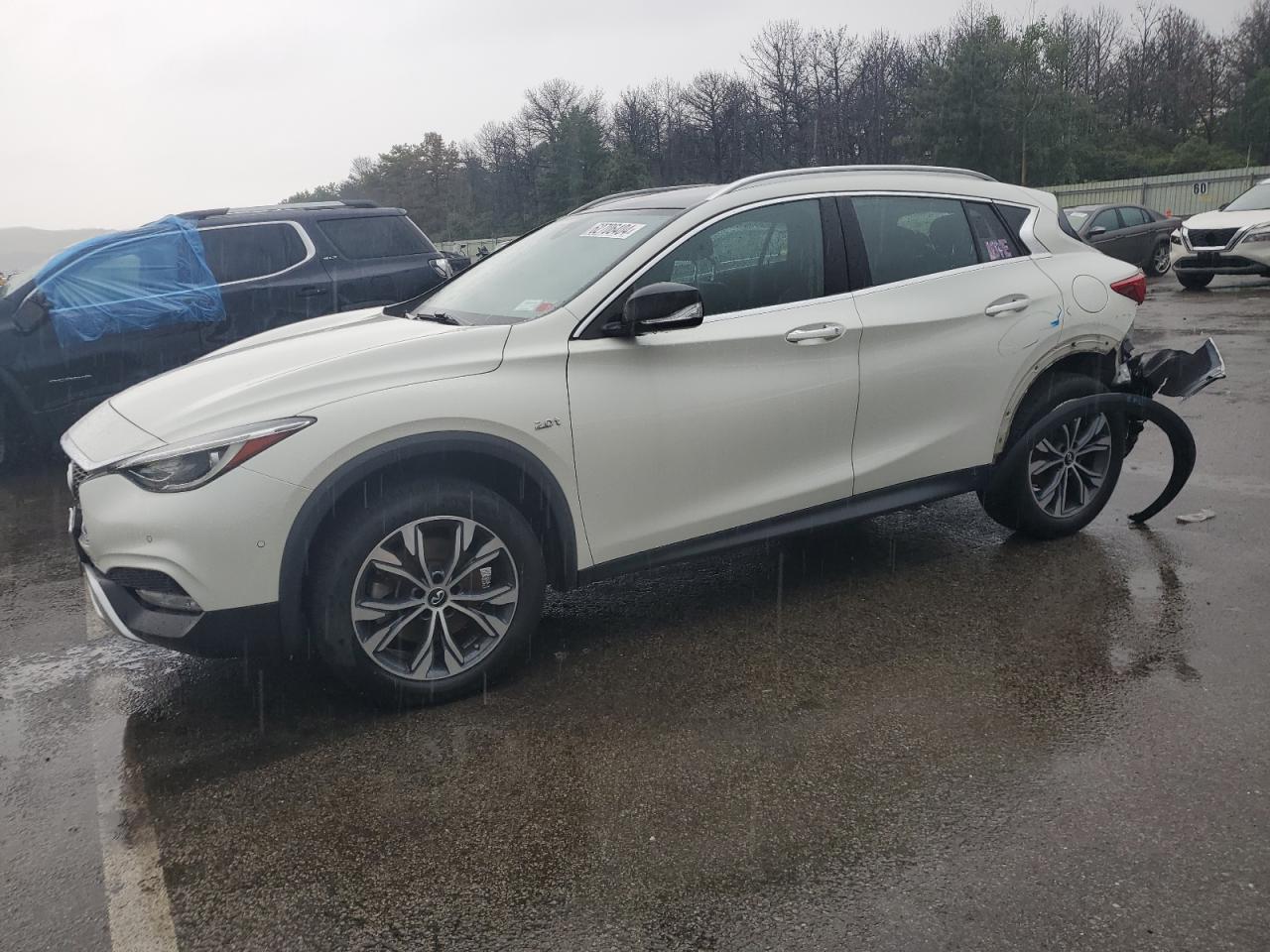 INFINITI QX30 BASE