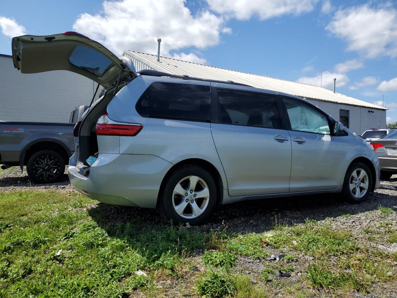 2016 Toyota Sienna Le vin: 5TDKK3DC0GS727610