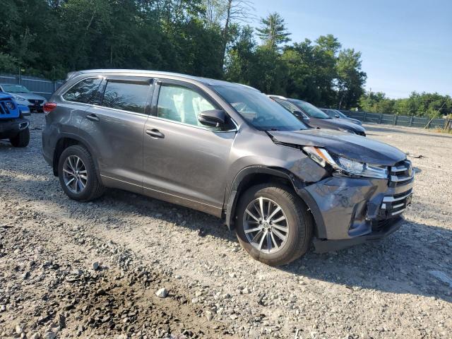 VIN 5TDJZRFH3JS524091 2018 Toyota Highlander, SE no.4