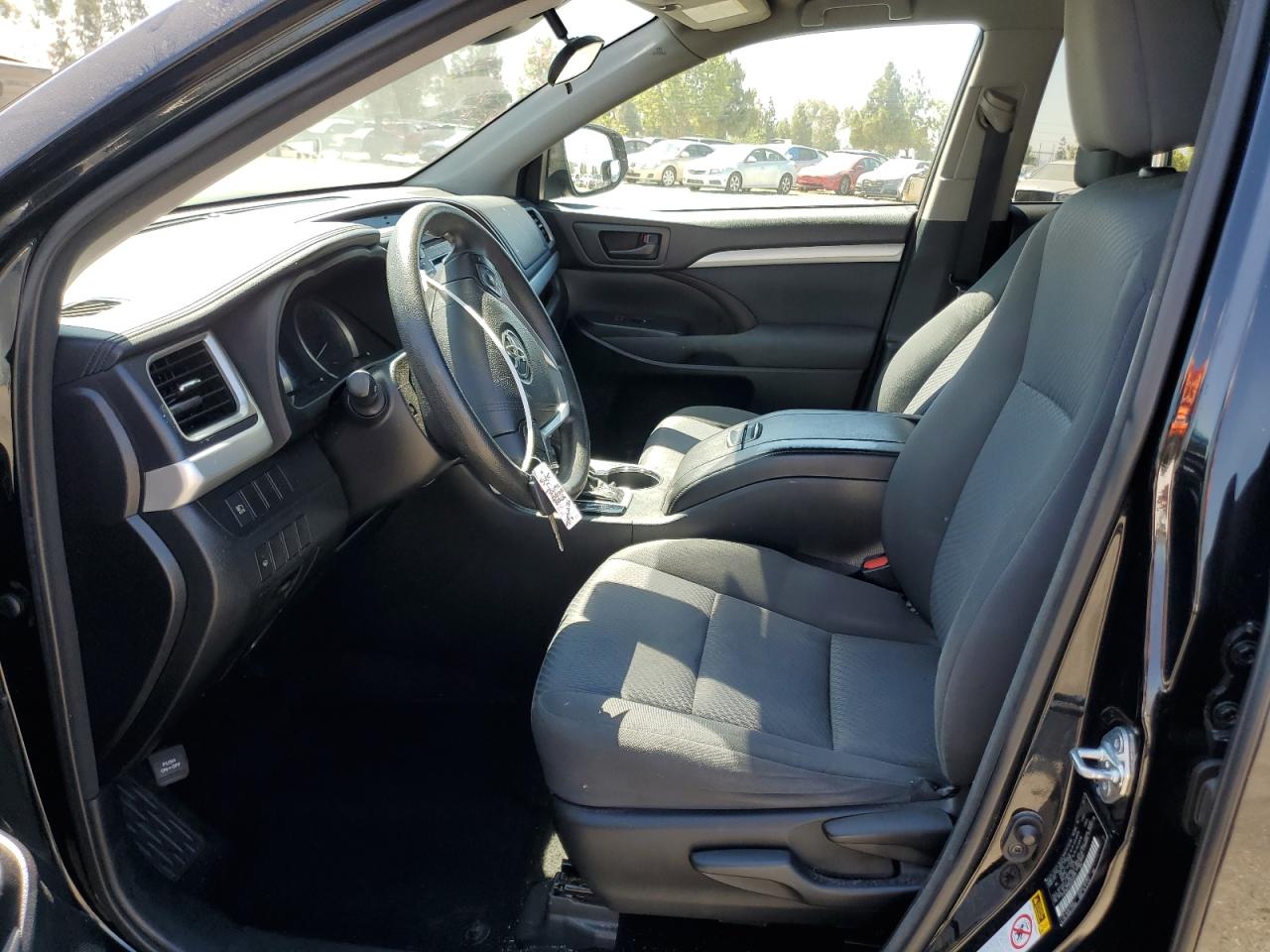 5TDZARFH5HS028777 2017 Toyota Highlander Le