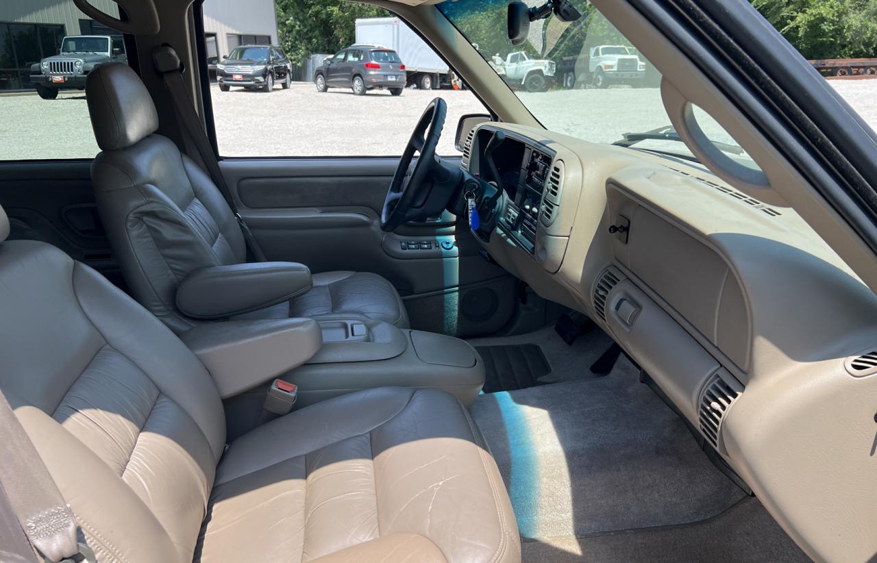 3GKGK26J4XG528073 1999 GMC Suburban K2500
