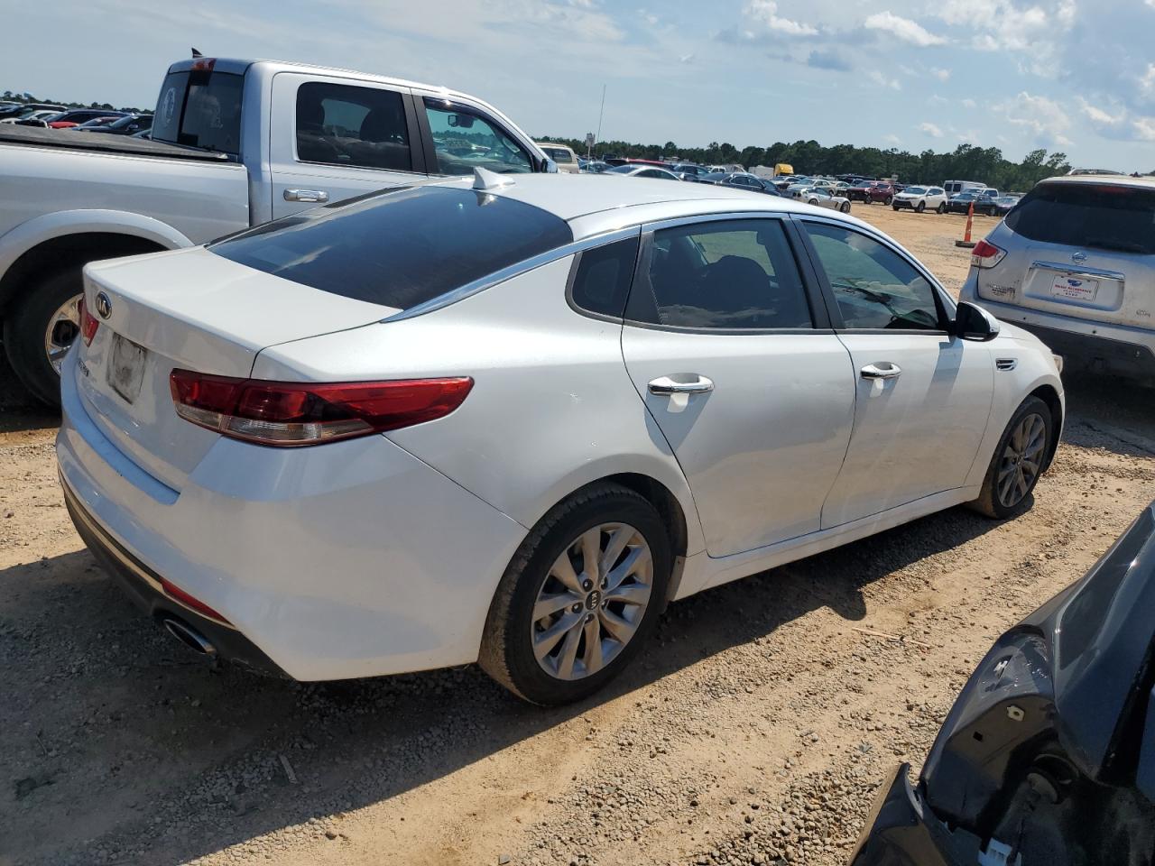 2017 Kia Optima Lx vin: 5XXGT4L34HG172917