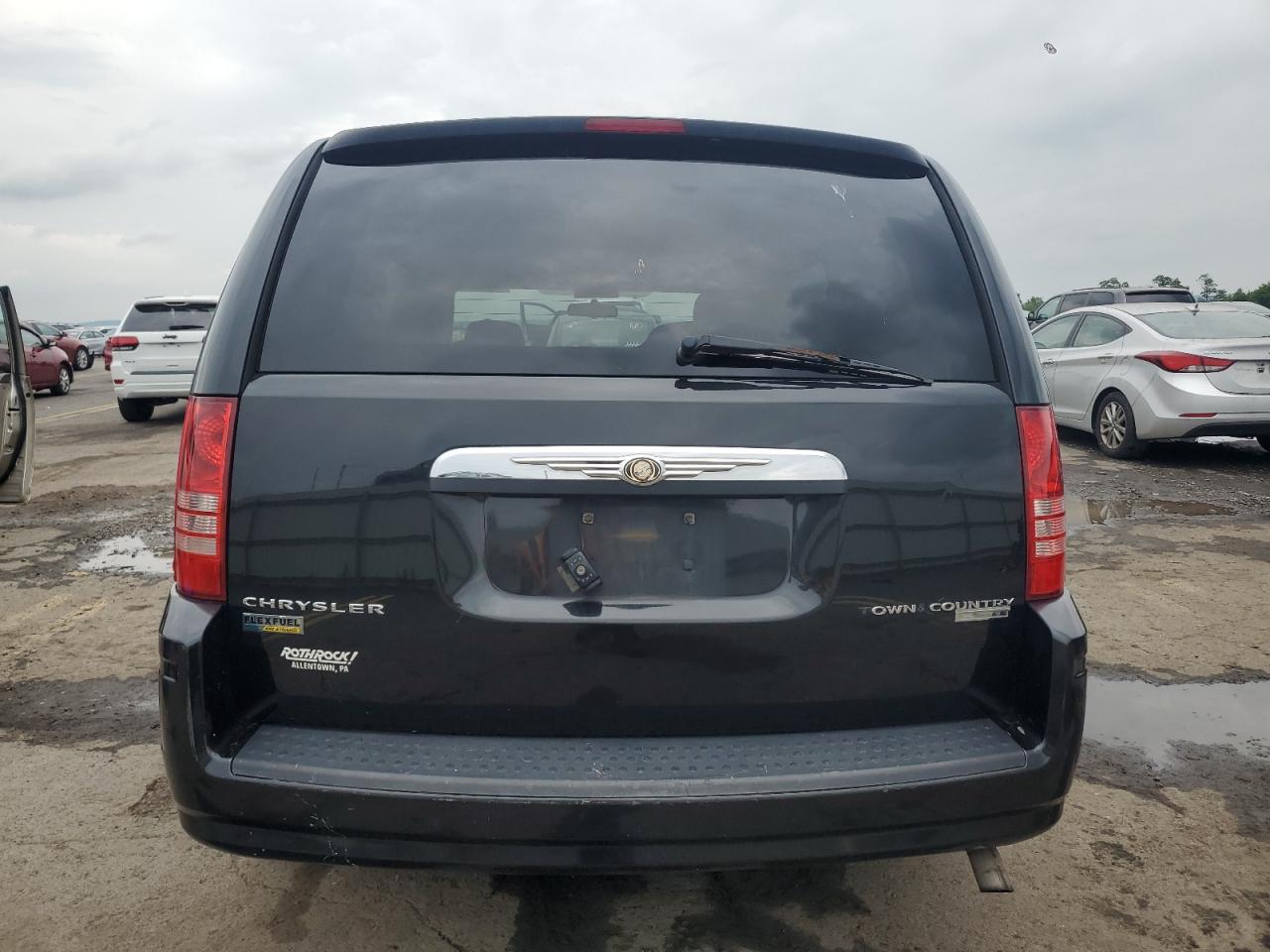 2A4RR4DE9AR140835 2010 Chrysler Town & Country Lx