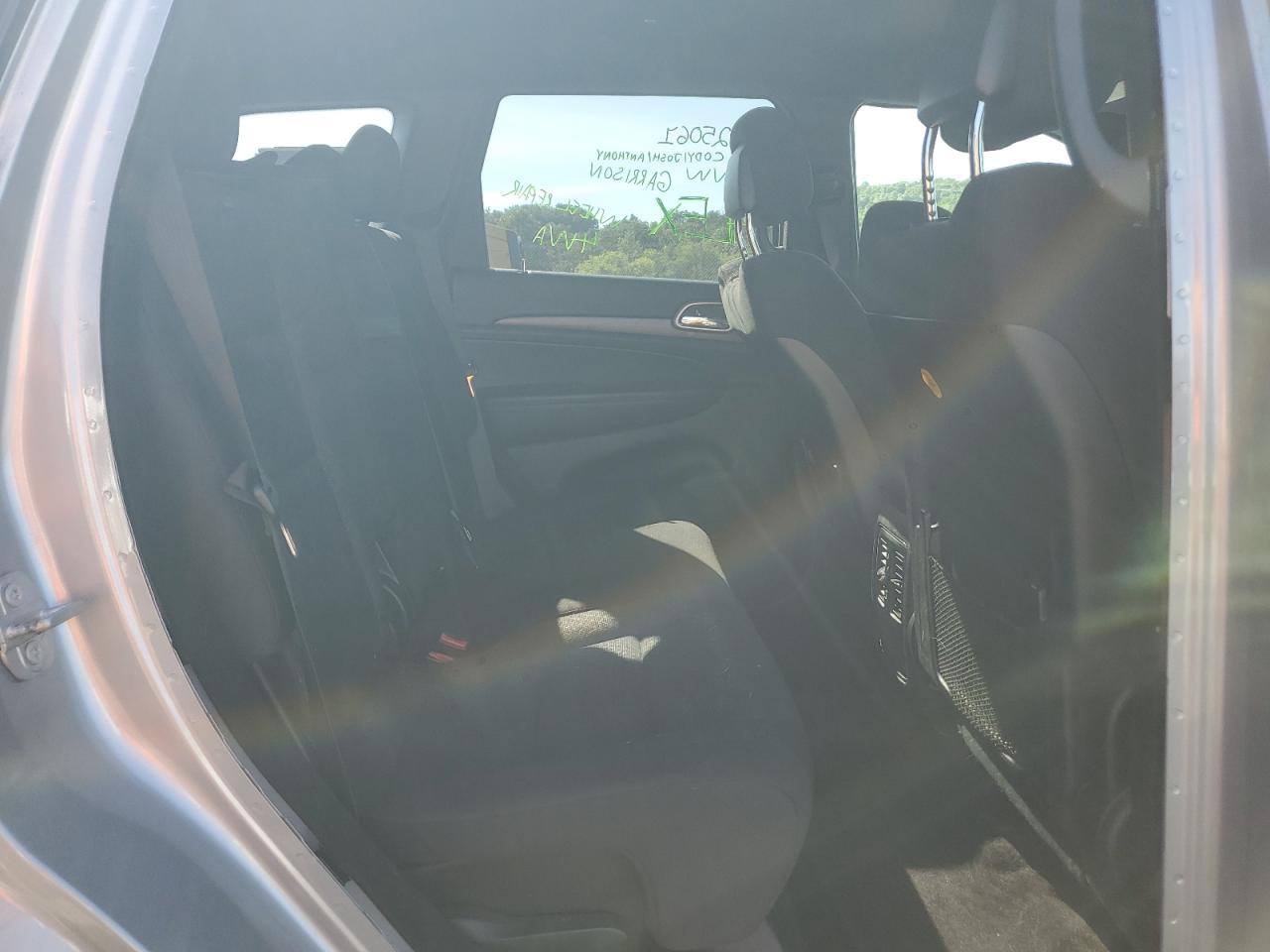 1C4RJFAGXJC272526 2018 Jeep Grand Cherokee Laredo