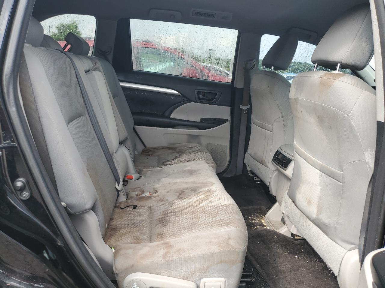 5TDBKRFH1FS147762 2015 Toyota Highlander Le