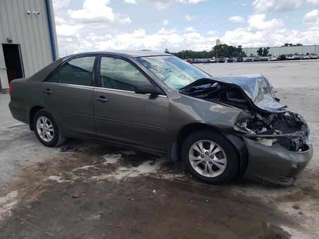 2004 Toyota Camry Le VIN: 4T1BF32K94U576705 Lot: 61750954