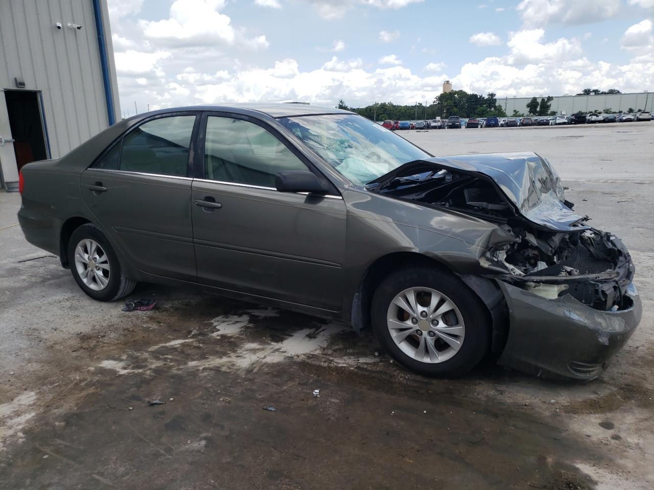 4T1BF32K94U576705 2004 Toyota Camry Le