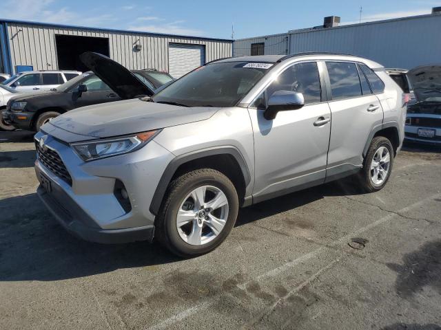 VIN 2T3W1RFV1KC013631 2019 Toyota RAV4, Xle no.1