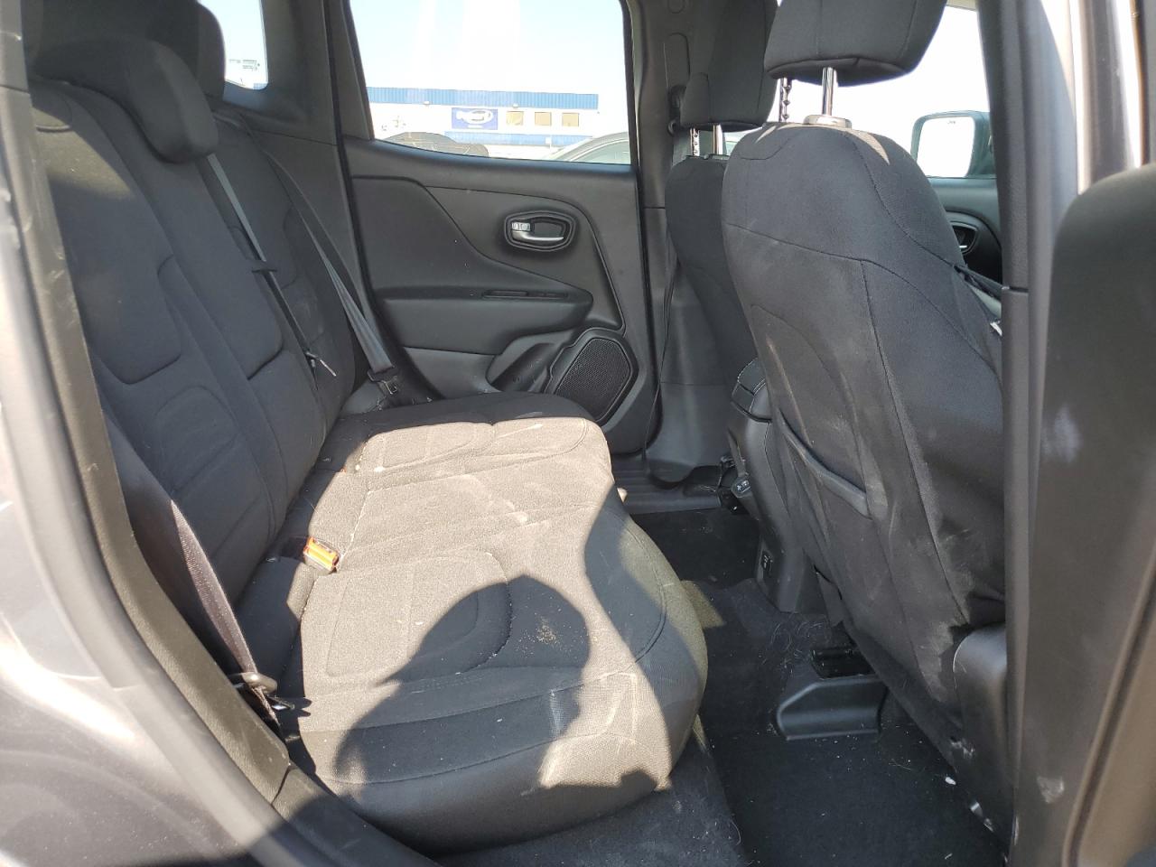 ZACNJDB16NPN72835 2022 Jeep Renegade Latitude