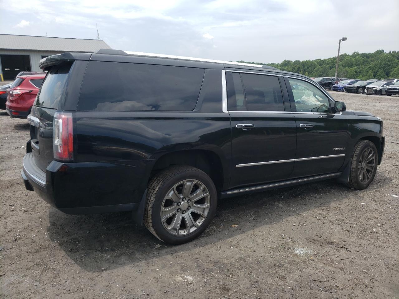 2017 GMC Yukon Xl Denali vin: 1GKS2HKJ2HR353391