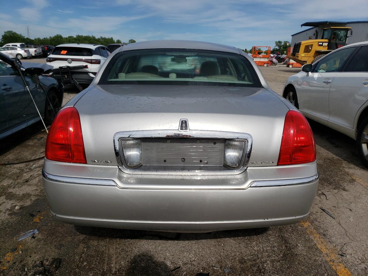 1LNHM81W13Y700894 2003 Lincoln Town Car Executive