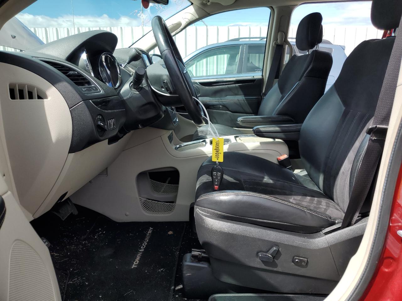 2C4RC1JG8GR111279 2016 Chrysler Town & Country Limited