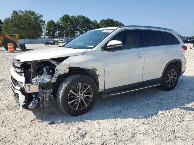 VIN 5TDKZRFH6KS552070 2019 Toyota Highlander, SE no.1