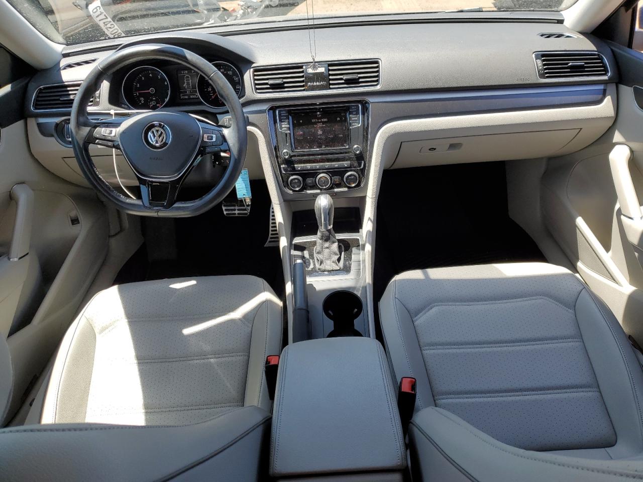 1VWAA7A34JC015715 2018 Volkswagen Passat S