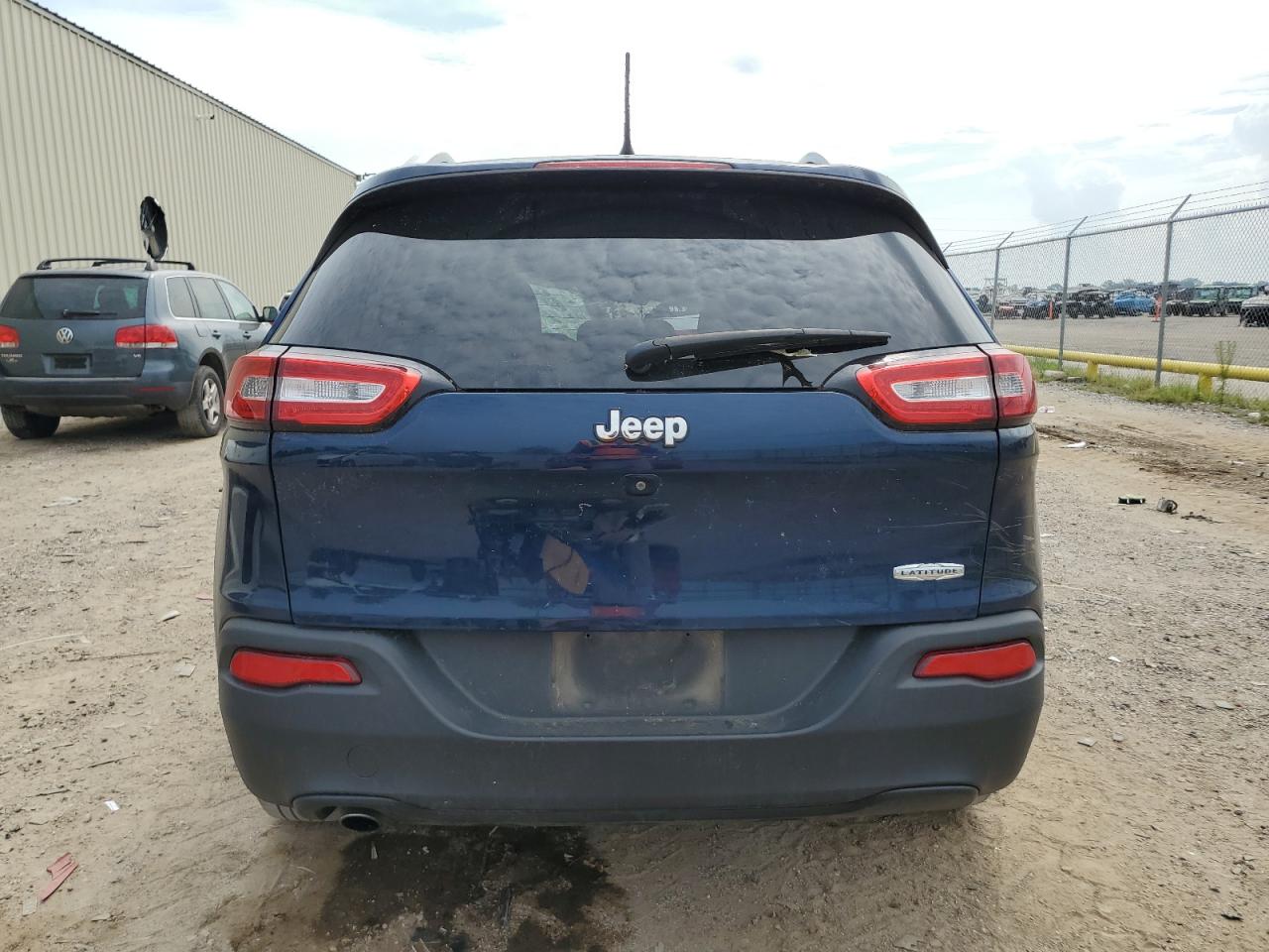 1C4PJLCB2JD566598 2018 Jeep Cherokee Latitude