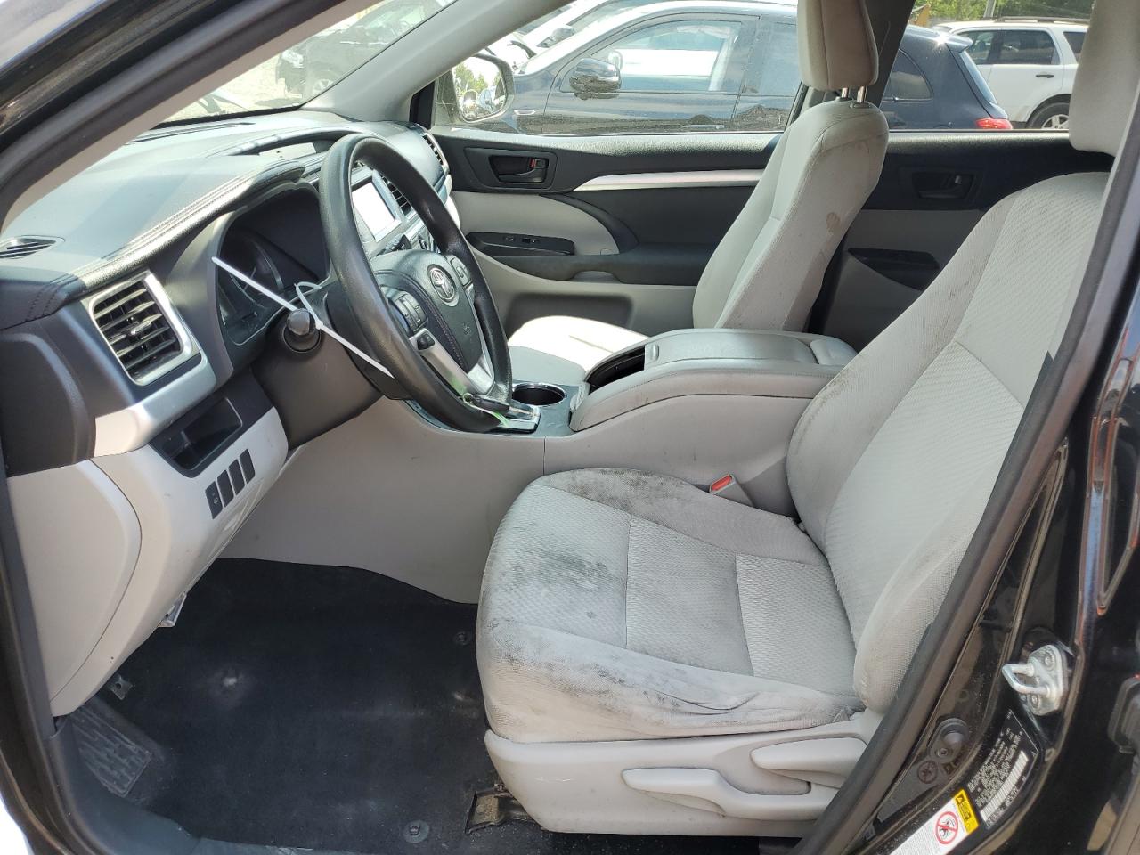 5TDBKRFH5FS111363 2015 Toyota Highlander Le