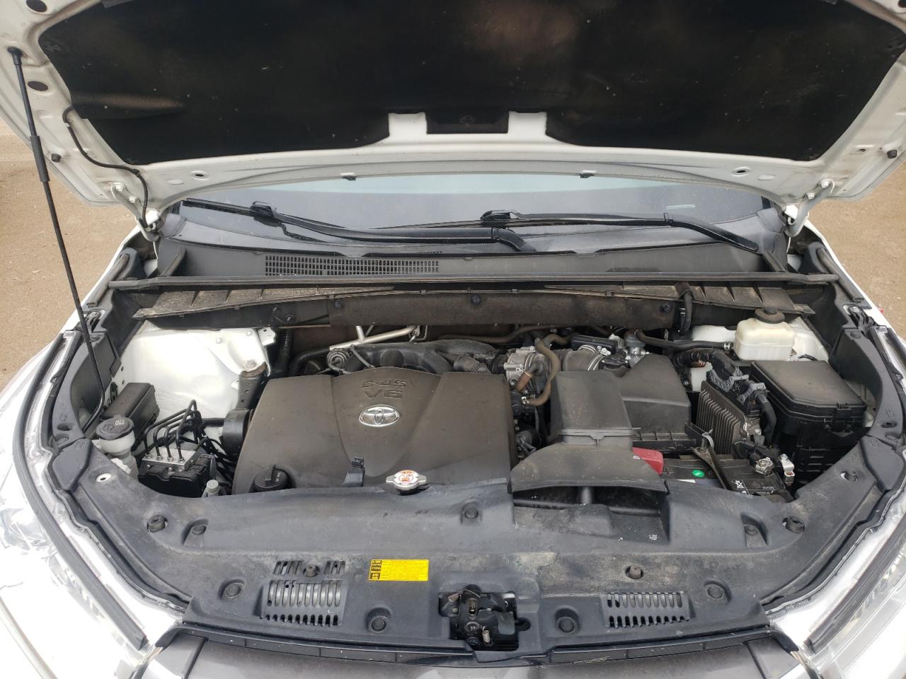 5TDBZRFH7JS853140 2018 Toyota Highlander Le