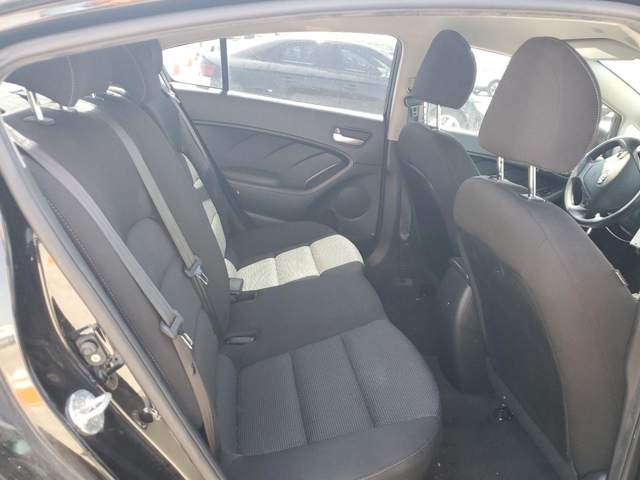 3KPFK4A76HE077787 2017 Kia Forte Lx