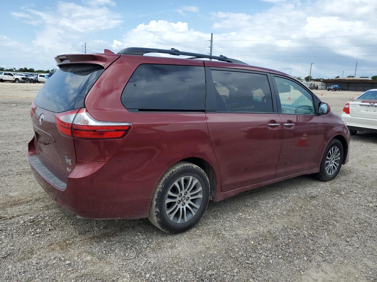 Lot #3026276330 2019 TOYOTA SIENNA XLE