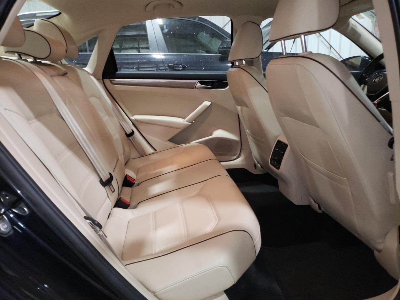 1VWGT7A38HC080792 2017 Volkswagen Passat Se