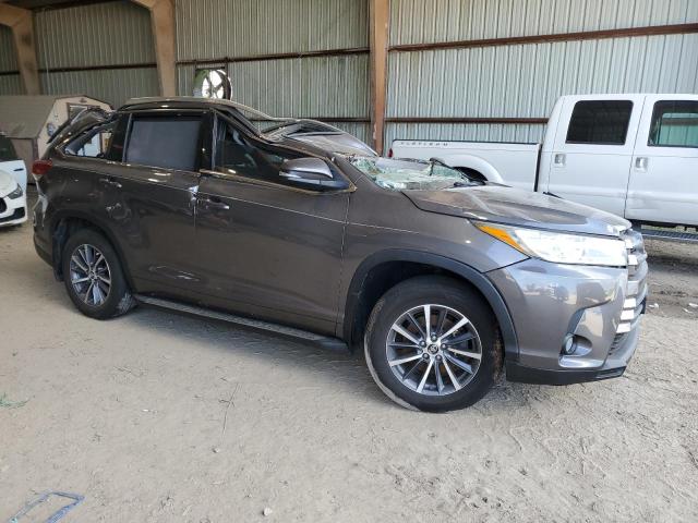 VIN 5TDKZRFH0JS540169 2018 Toyota Highlander, SE no.4