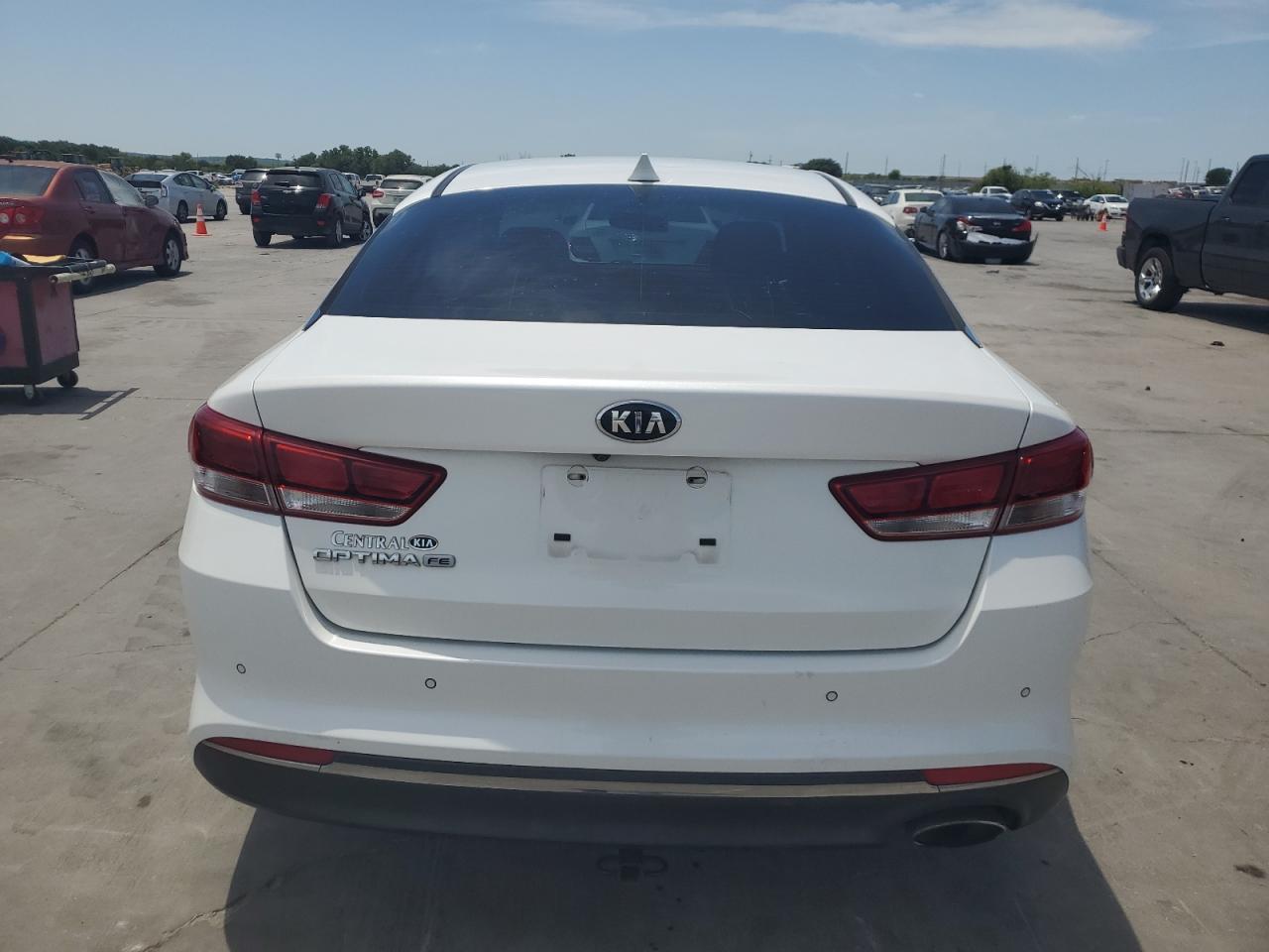 KNAGT4L36J5214432 2018 Kia Optima Lx