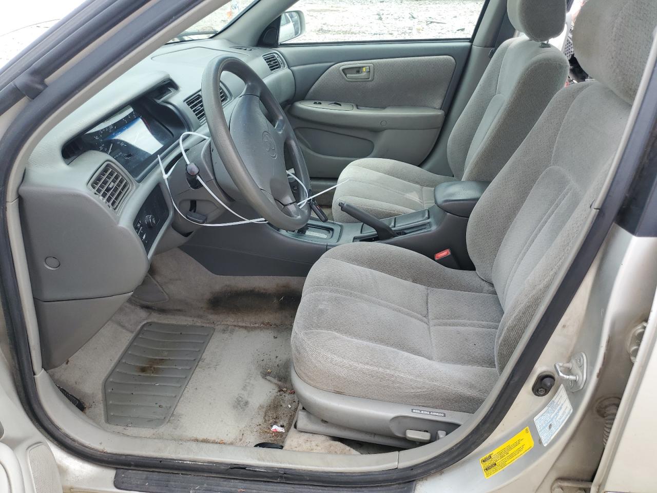 4T1BF28K9YU113499 2000 Toyota Camry Le