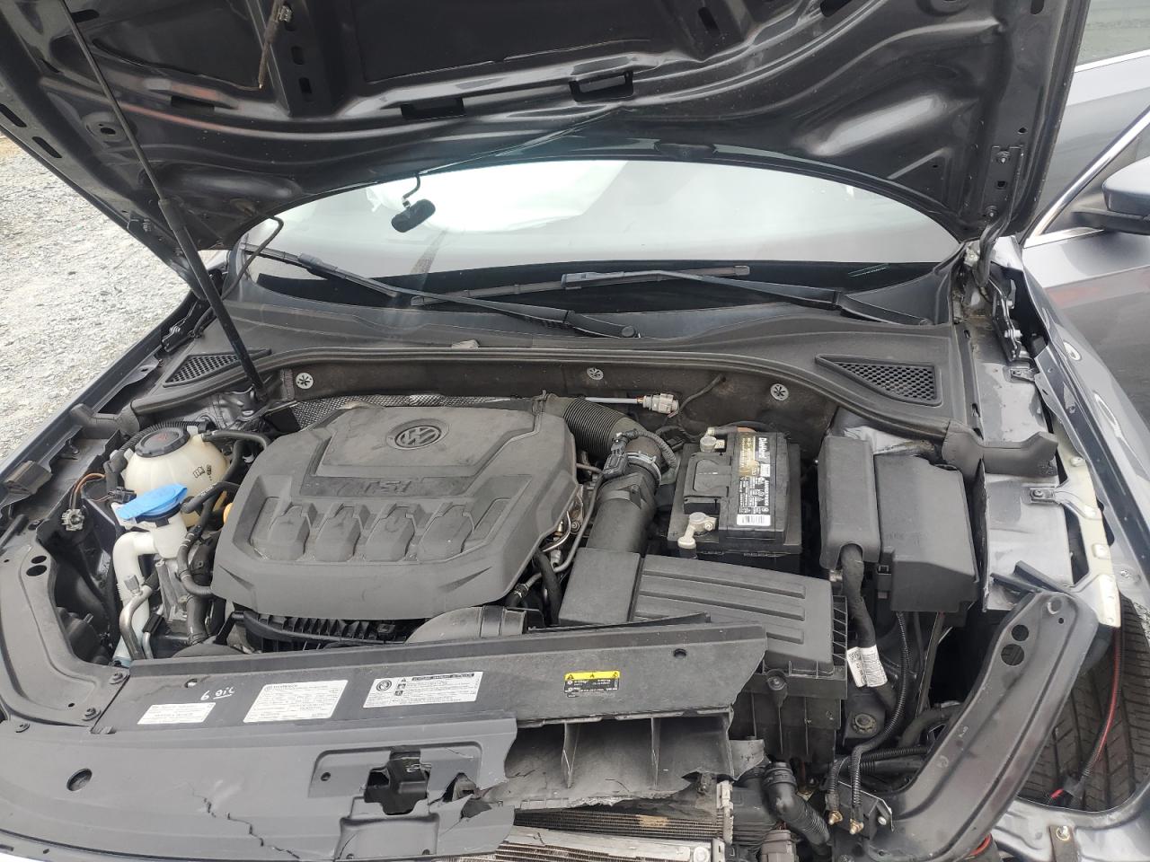 1VWBA7A39JC000132 2018 Volkswagen Passat Se