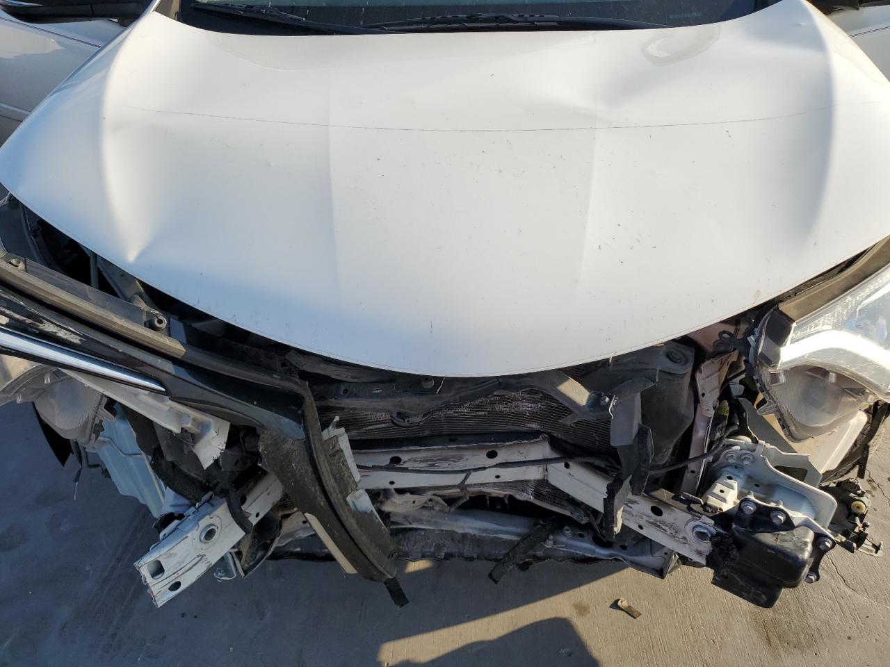 JTMWFREV4HJ118897 2017 Toyota Rav4 Xle