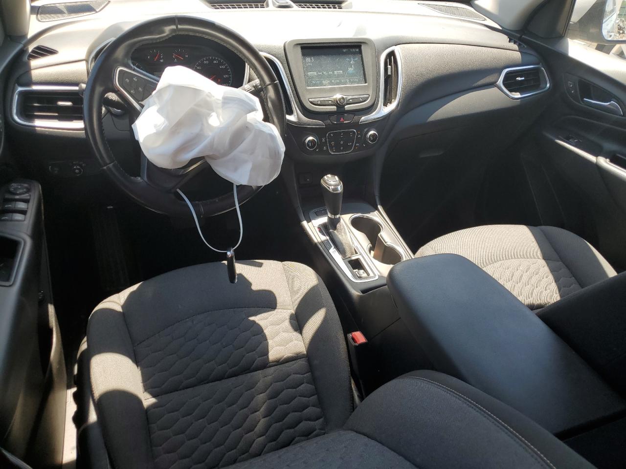 2GNAXSEV4J6221956 2018 Chevrolet Equinox Lt