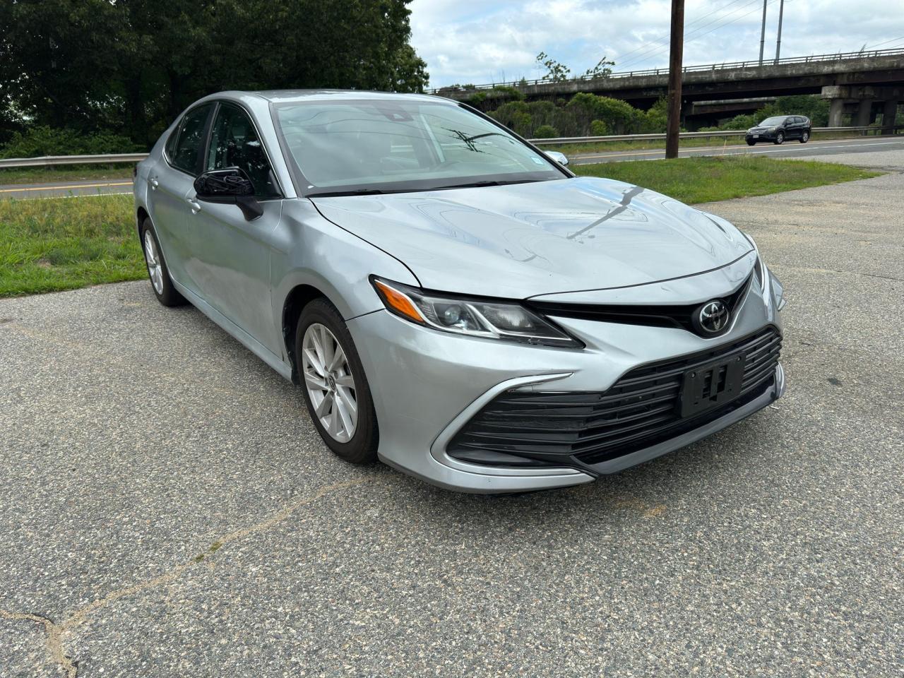 2022 Toyota Camry Le vin: 4T1C11BKXNU057316