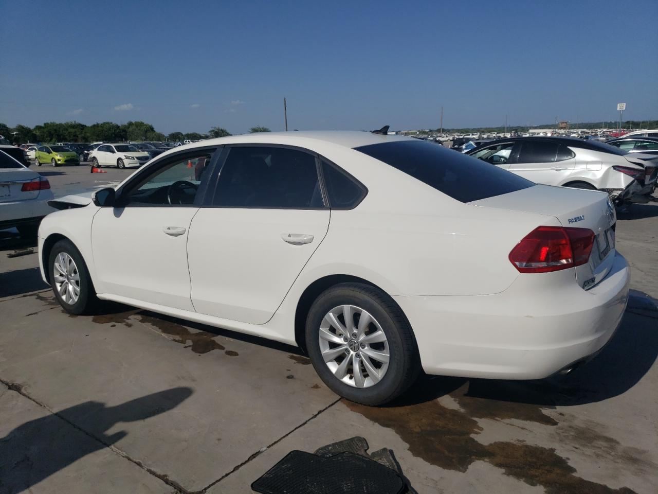 2014 Volkswagen Passat S vin: 1VWAS7A39EC092759