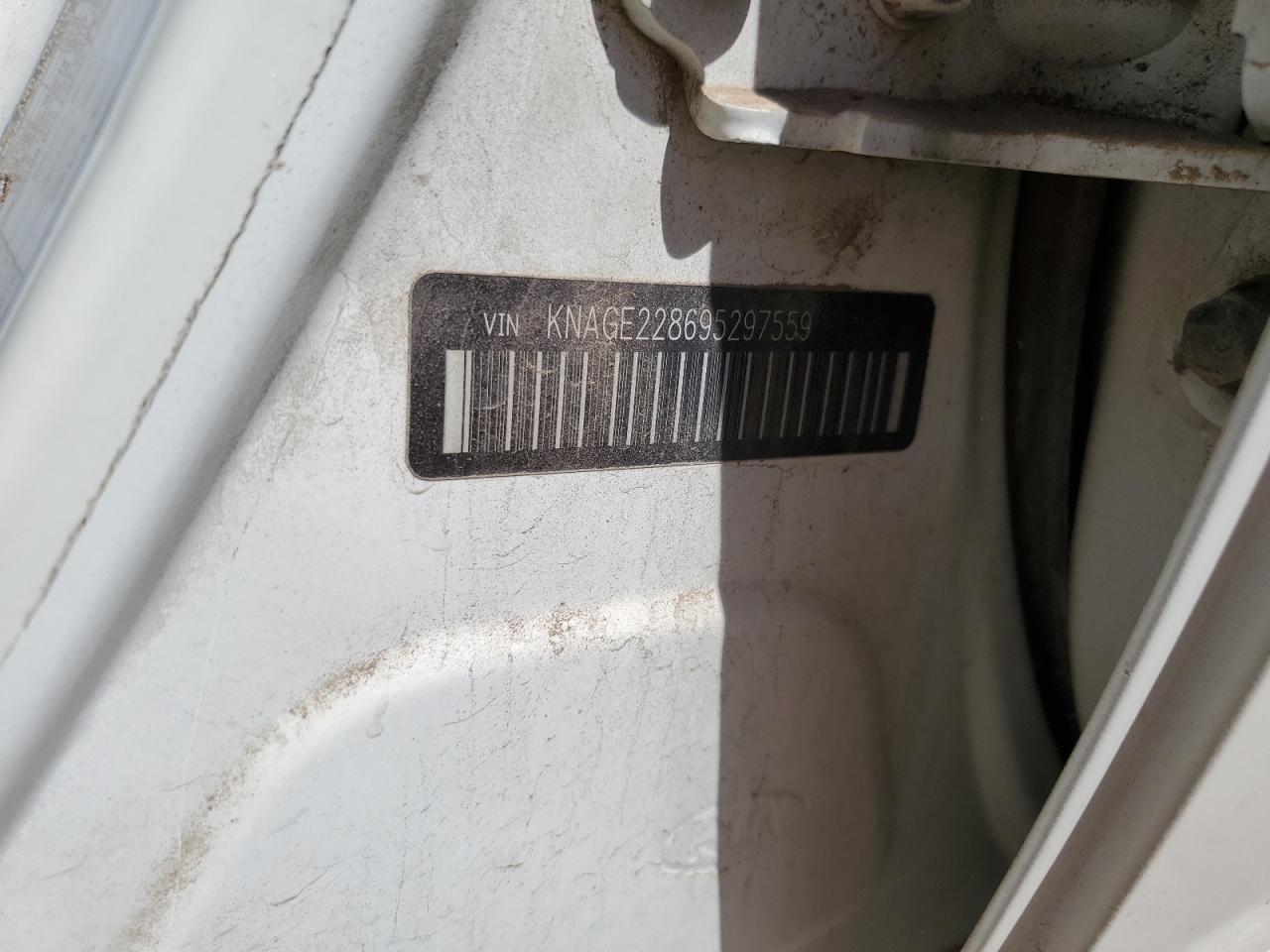 KNAGE228695297559 2009 Kia Optima Lx