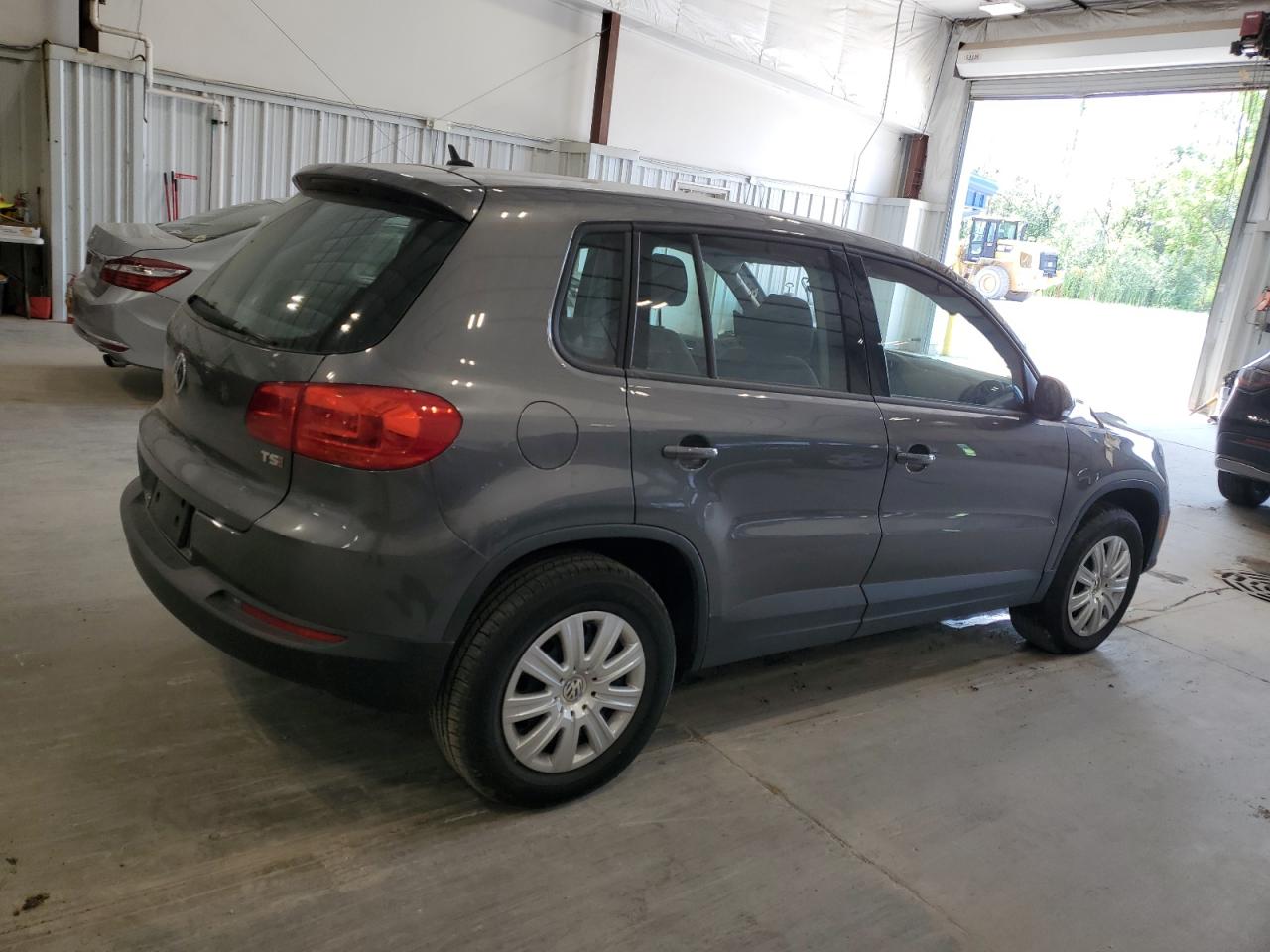 2017 Volkswagen Tiguan S vin: WVGAV7AX4HK054486