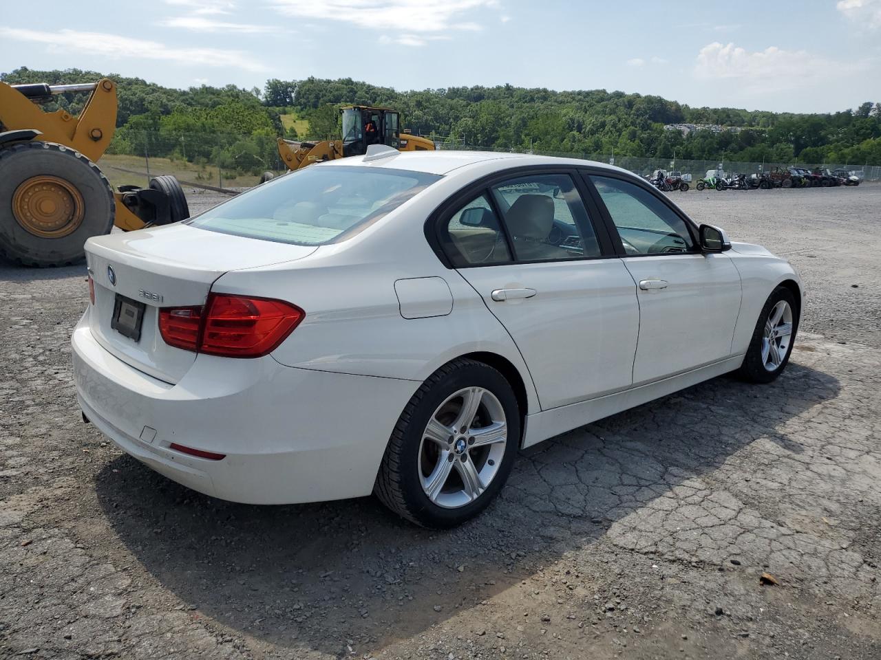 2014 BMW 328 Xi Sulev vin: WBA3B5C55EP542461