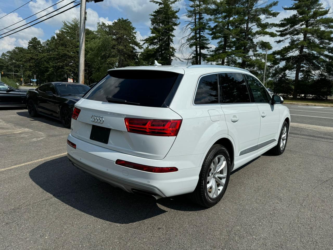 WA1AAAF70KD007838 2019 Audi Q7 Premium