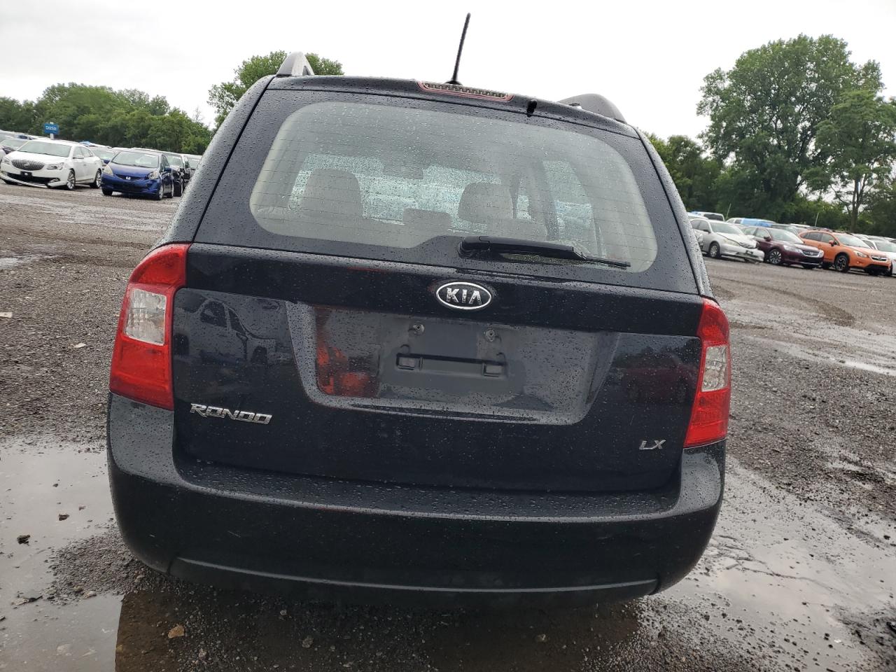 KNAFG528597282868 2009 Kia Rondo Base